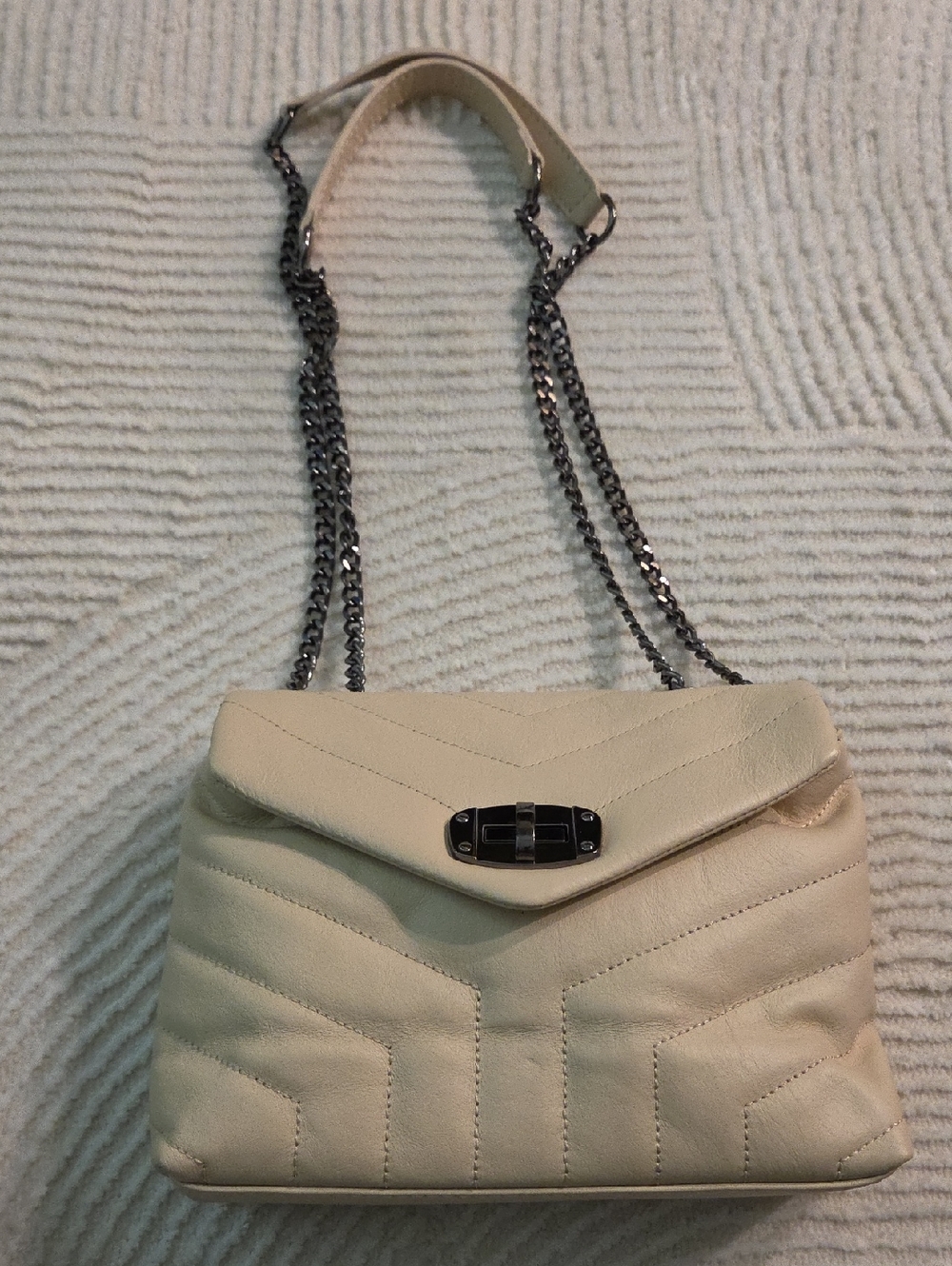 Cream Quilted Leather Shoulder Bag with Chain Strap